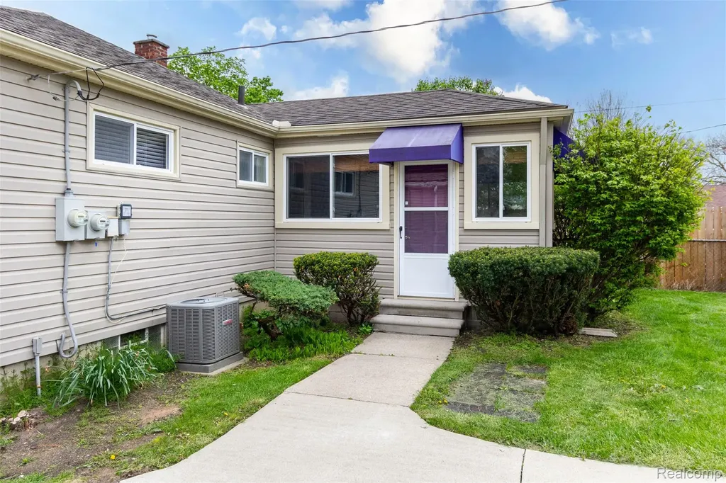 542 S Manitou Avenue Clawson City MI 48017