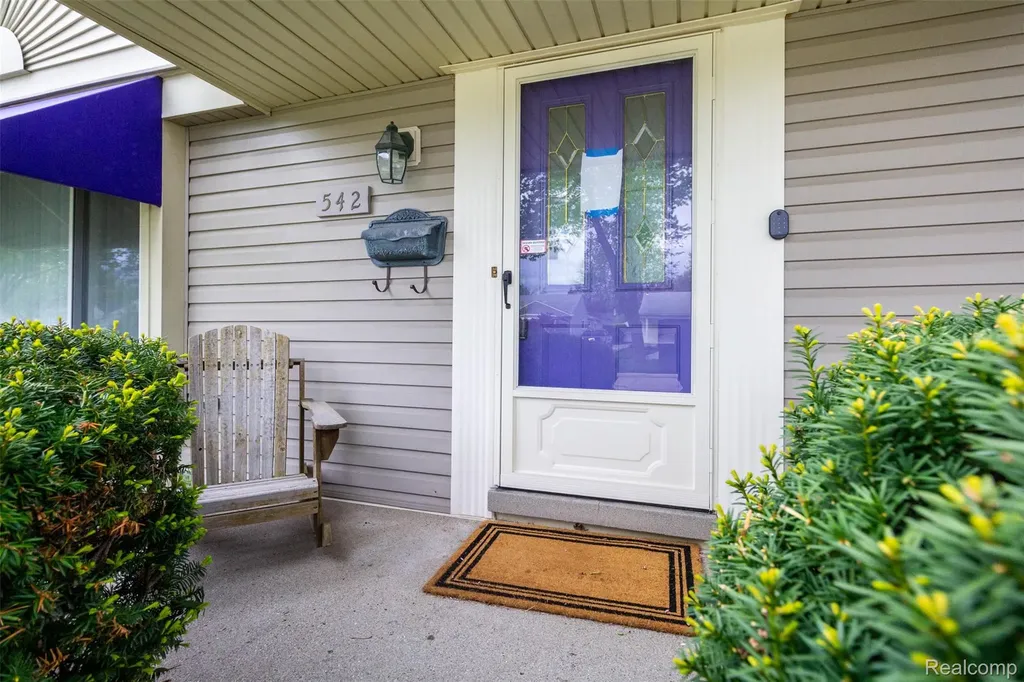 542 S Manitou Avenue Clawson City MI 48017