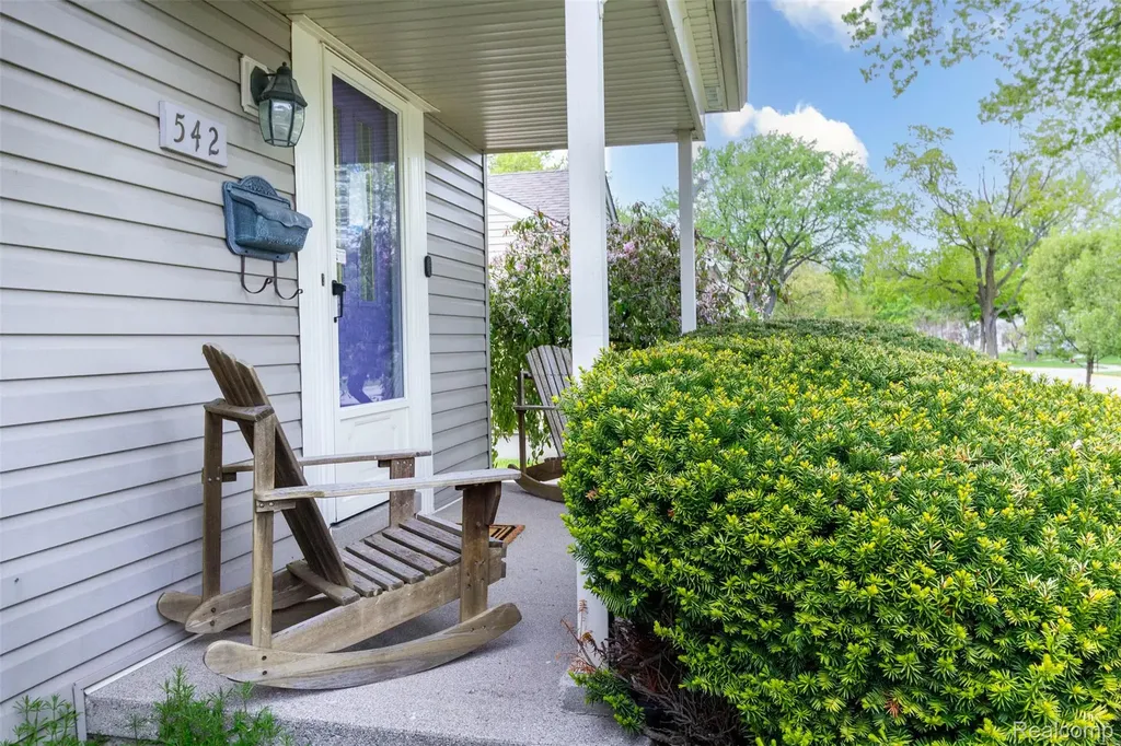 542 S Manitou Avenue Clawson City MI 48017