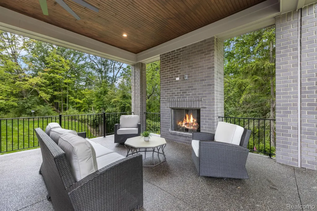 4995 Saddleridge Trail Ann Arbor City MI 48105