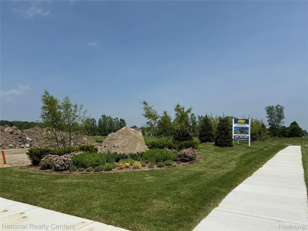 53207 Woodland Meadows Chesterfield Township MI 48047