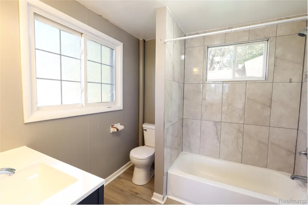 3319 Lakeview Street Frenchtown Township MI 48162