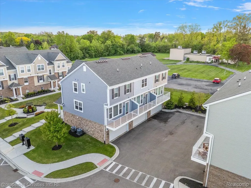 4953 Treeside Lane Troy City MI 48098