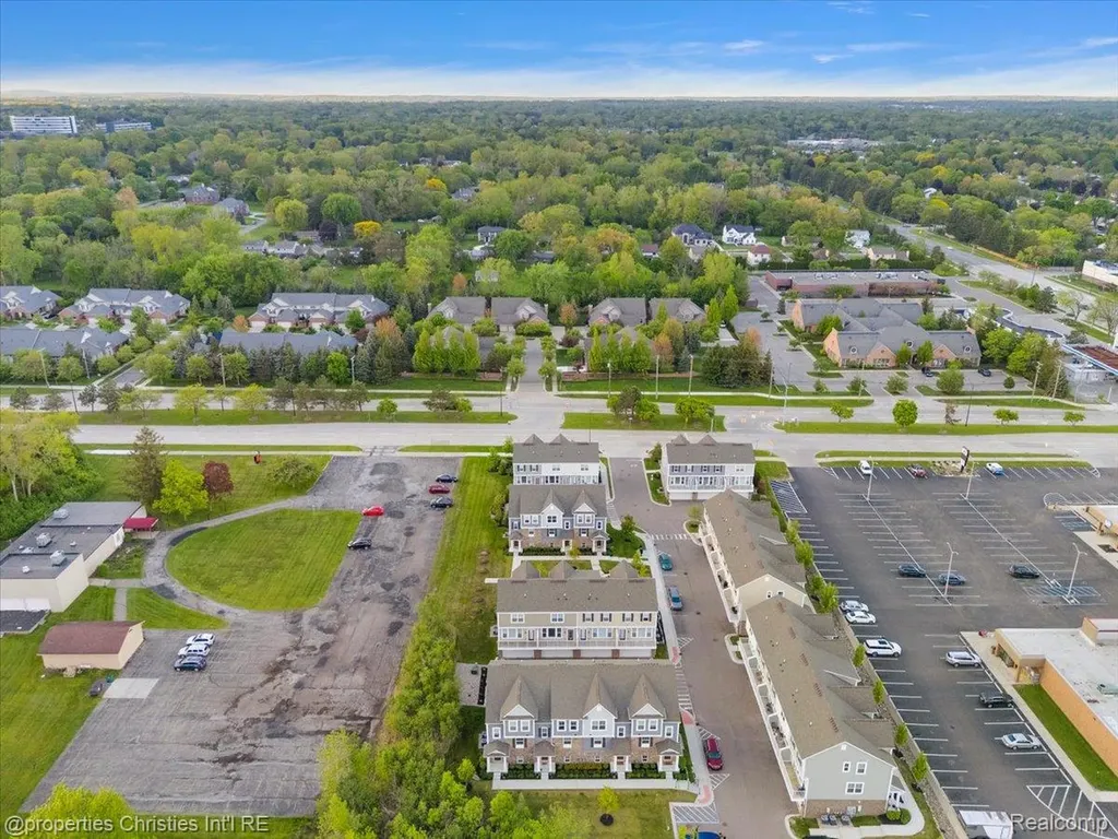 4953 Treeside Lane Troy City MI 48098