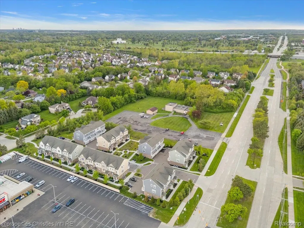 4953 Treeside Lane Troy City MI 48098