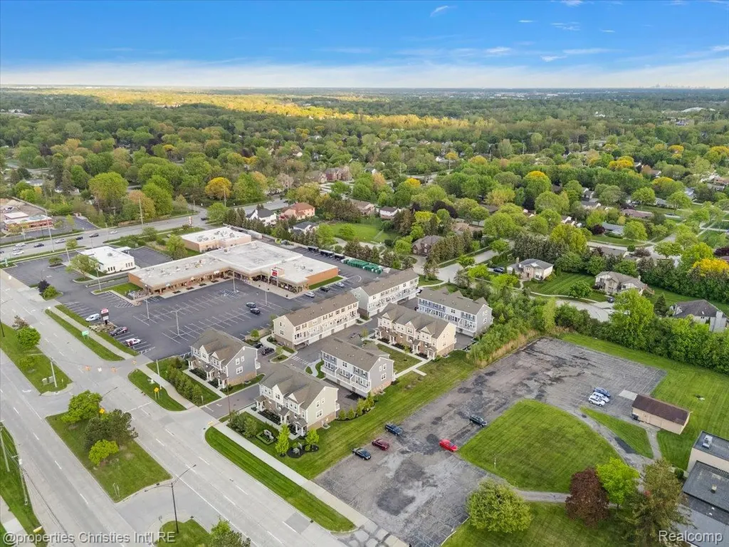 4953 Treeside Lane Troy City MI 48098