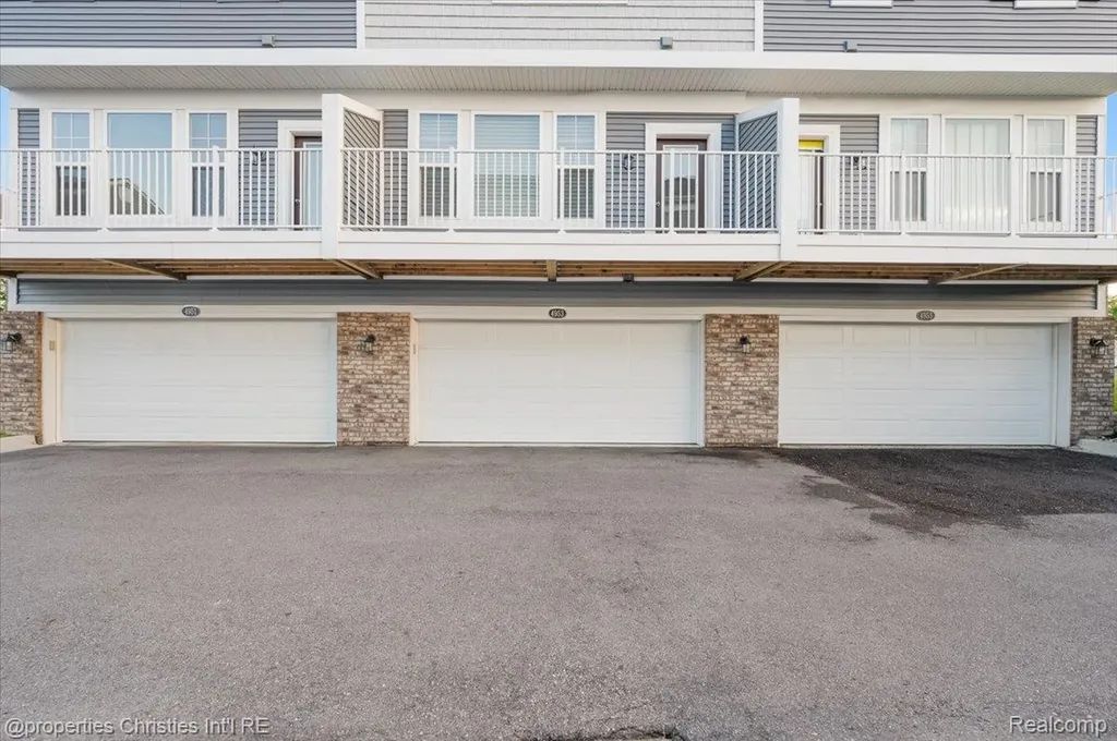 4953 Treeside Lane Troy City MI 48098