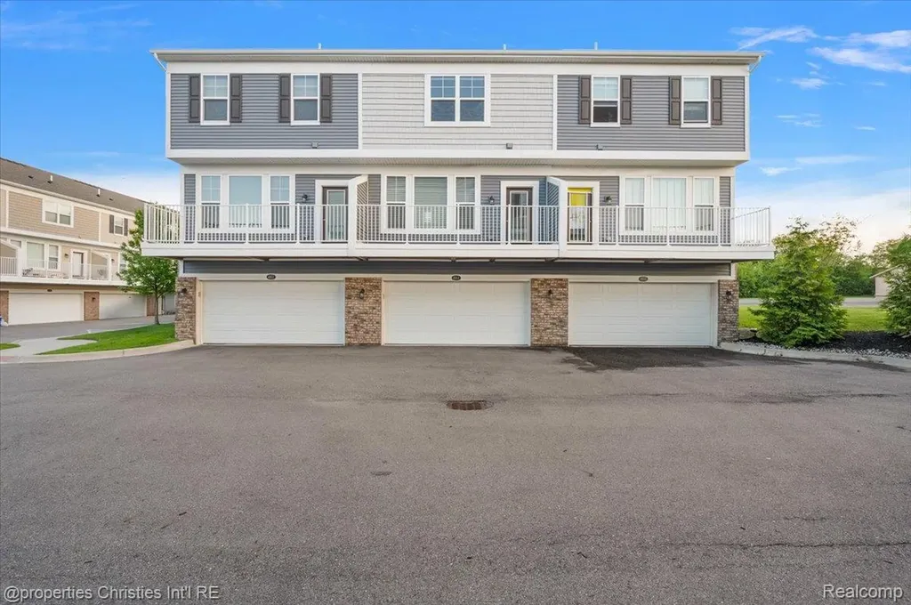 4953 Treeside Lane Troy City MI 48098