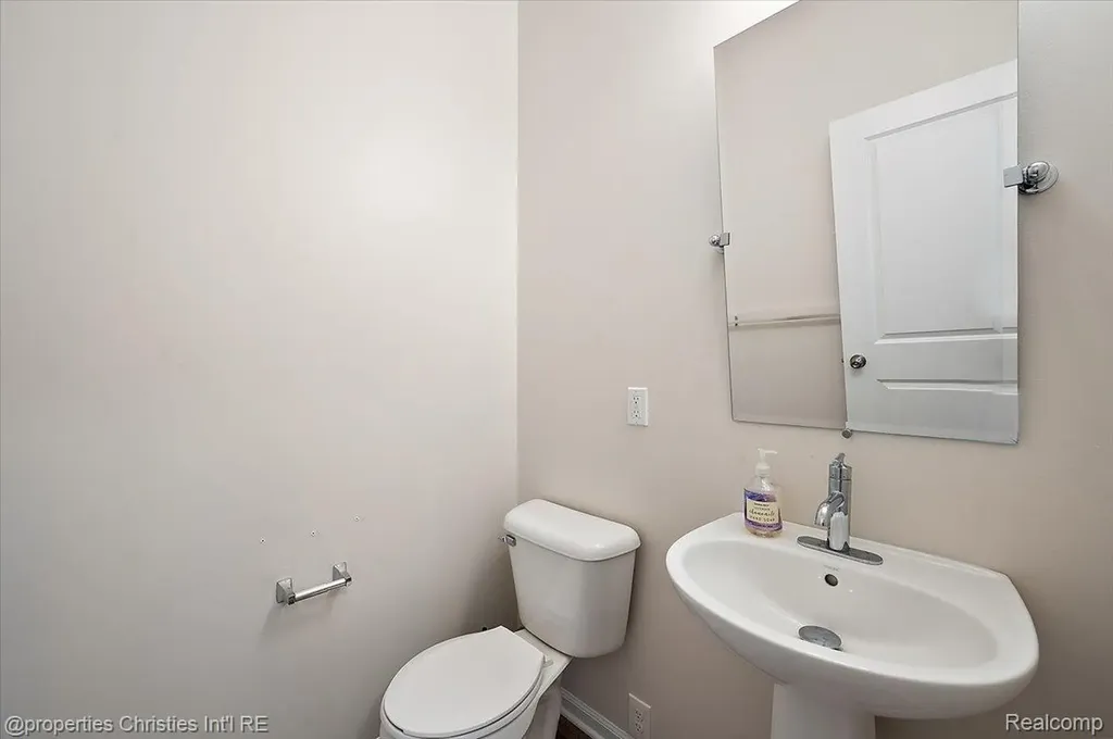 4953 Treeside Lane Troy City MI 48098