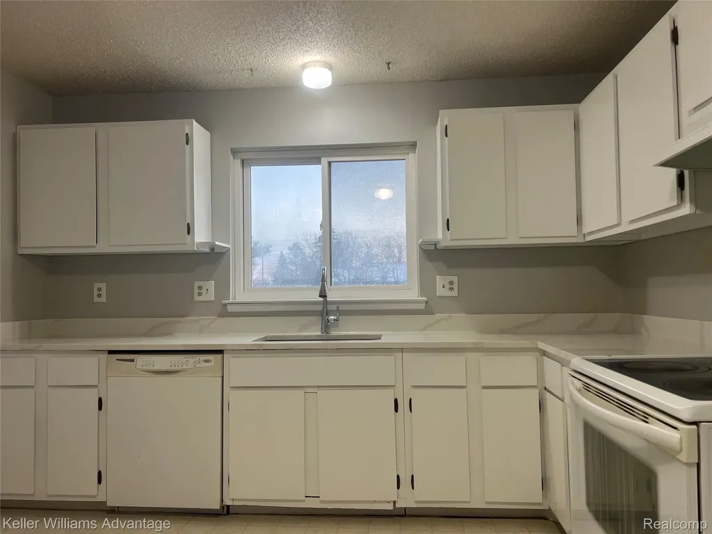 27915 Berrywood Lane Farmington Hills City MI 48334