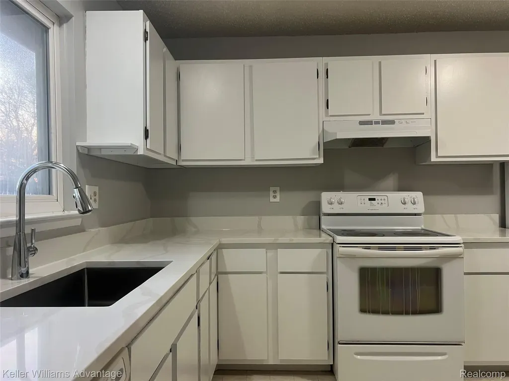 27915 Berrywood Lane Farmington Hills City MI 48334