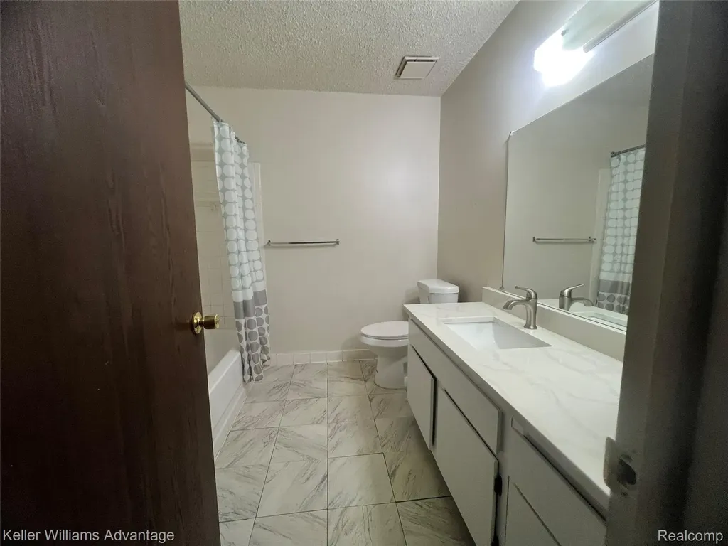 27915 Berrywood Lane Farmington Hills City MI 48334