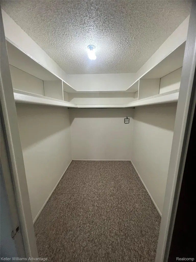 27915 Berrywood Lane Farmington Hills City MI 48334