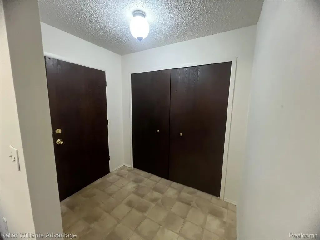 27915 Berrywood Lane Farmington Hills City MI 48334