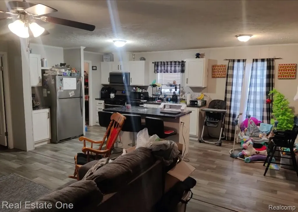 15990 Villaire Avenue Clinton Charter Township MI 48038