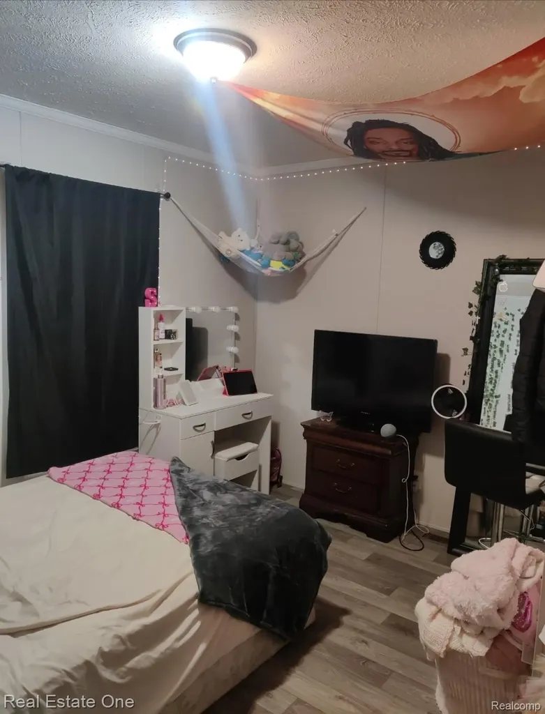 15990 Villaire Avenue Clinton Charter Township MI 48038