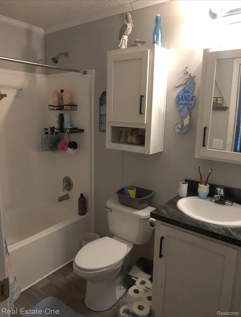 15990 Villaire Avenue Clinton Charter Township MI 48038