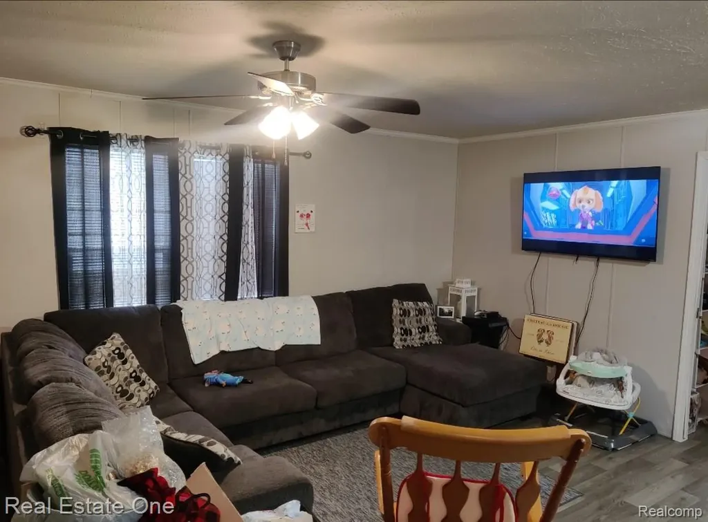 15990 Villaire Avenue Clinton Charter Township MI 48038