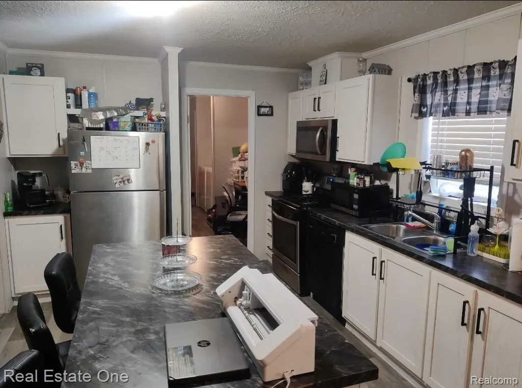 15990 Villaire Avenue Clinton Charter Township MI 48038