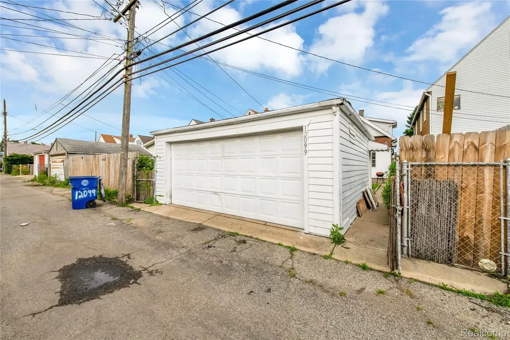 12099 Klinger Street Hamtramck City MI 48212