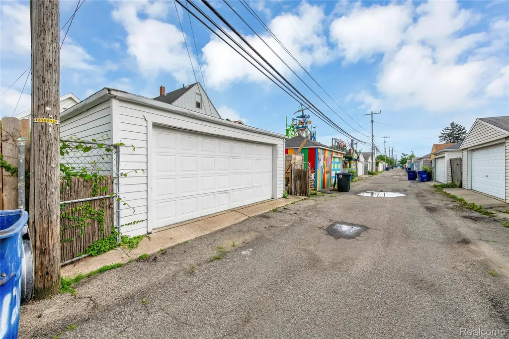 12099 Klinger Street Hamtramck City MI 48212
