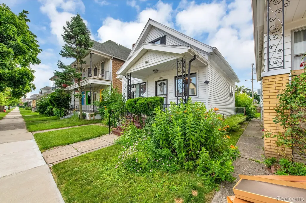12099 Klinger Street Hamtramck City MI 48212