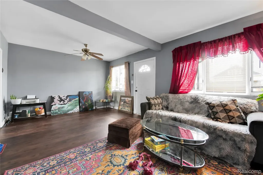 12099 Klinger Street Hamtramck City MI 48212