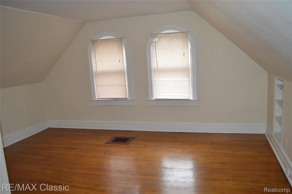 5208 Commonwealth Detroit City MI 48208