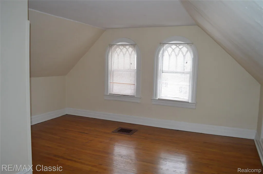5208 Commonwealth Detroit City MI 48208