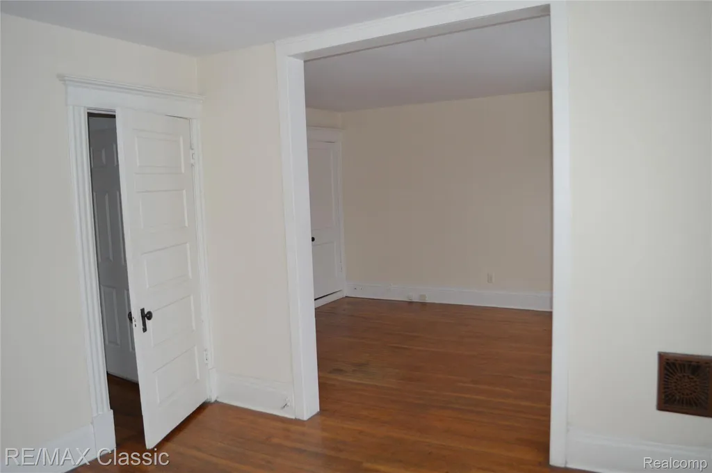 5208 Commonwealth Detroit City MI 48208