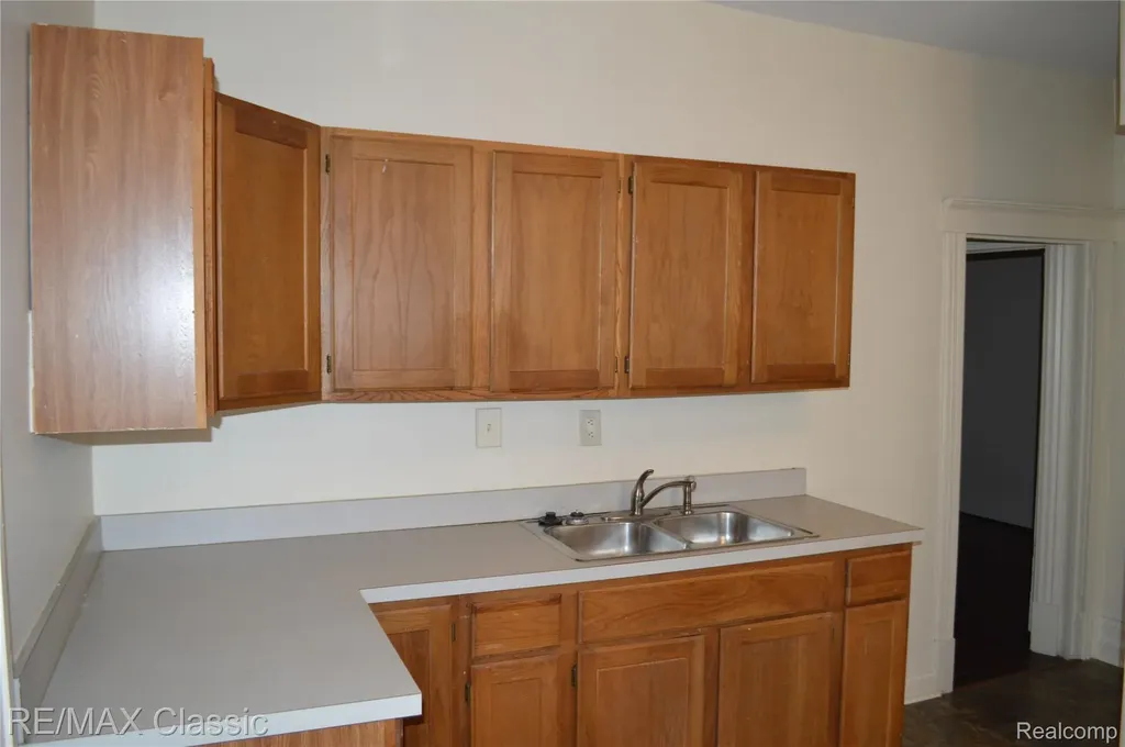 5208 Commonwealth Detroit City MI 48208