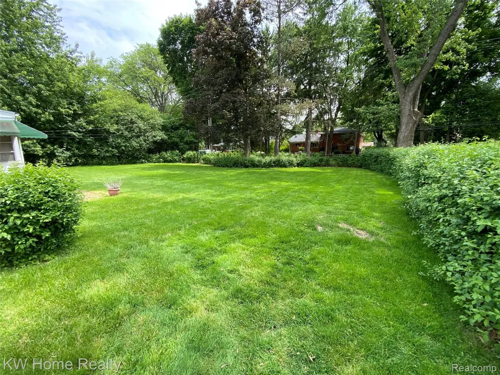 18635 San Diego Boulevard Lathrup Village City MI 48076