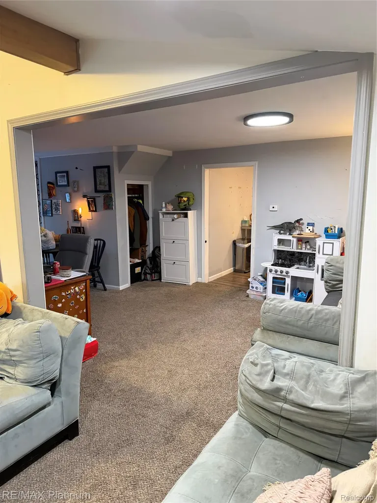 3426 Maple Ridge Highland Charter Township MI 48356