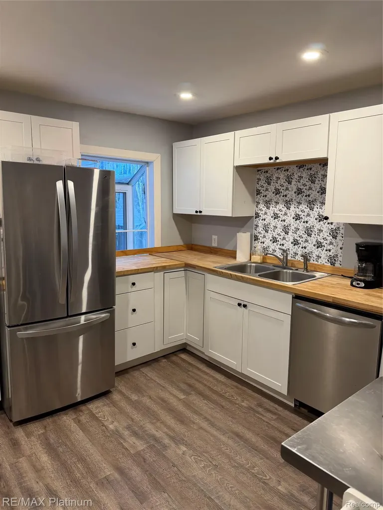 3426 Maple Ridge Highland Charter Township MI 48356