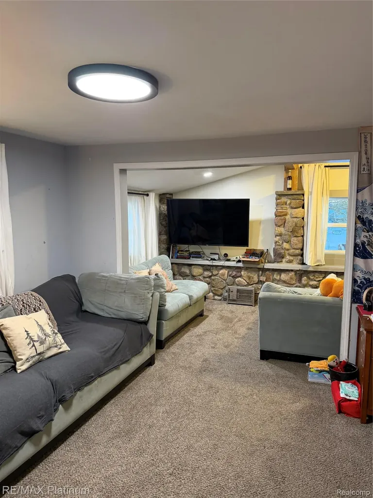 3426 Maple Ridge Highland Charter Township MI 48356