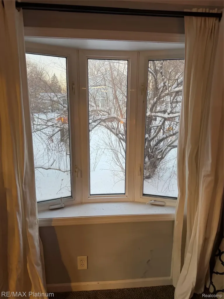 3426 Maple Ridge Highland Charter Township MI 48356