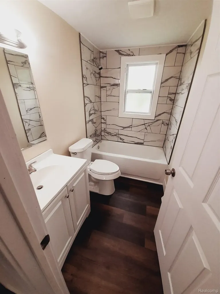 5104 Esta Drive Genesee Charter Township MI 48506