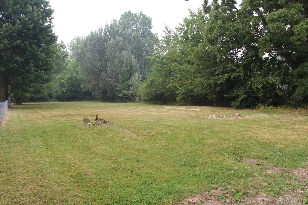 5104 Esta Drive Genesee Charter Township MI 48506