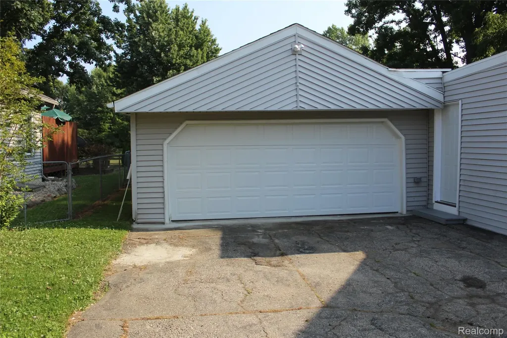 5104 Esta Drive Genesee Charter Township MI 48506