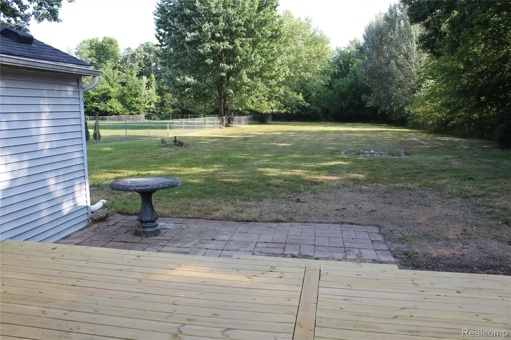 5104 Esta Drive Genesee Charter Township MI 48506