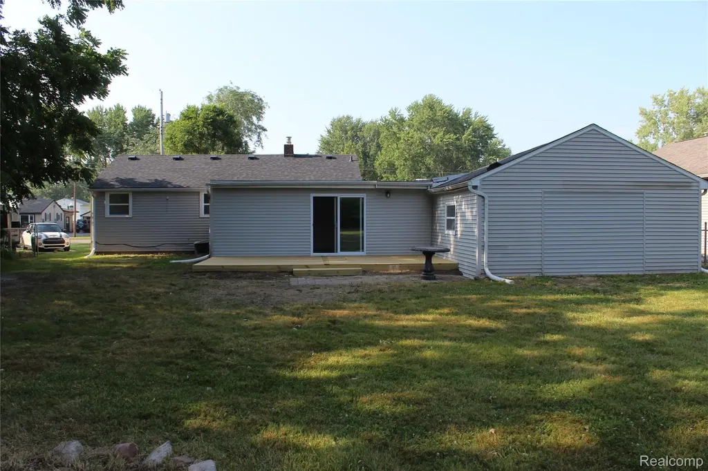 5104 Esta Drive Genesee Charter Township MI 48506