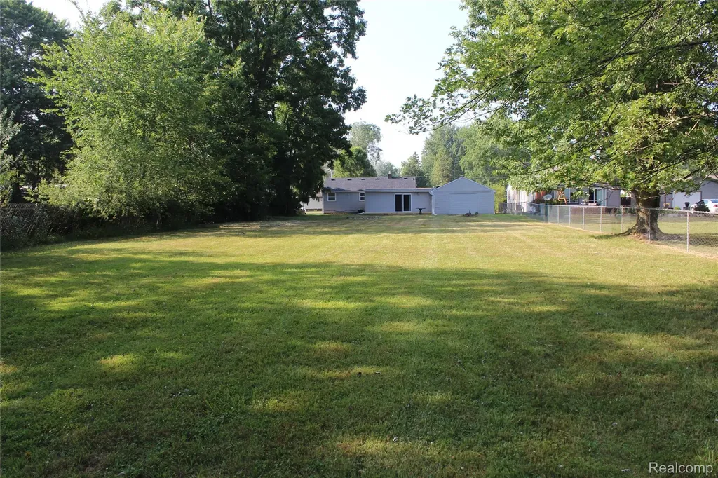 5104 Esta Drive Genesee Charter Township MI 48506
