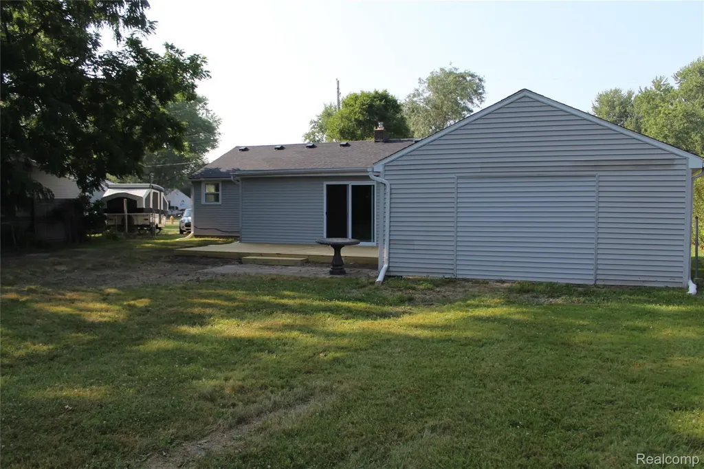 5104 Esta Drive Genesee Charter Township MI 48506