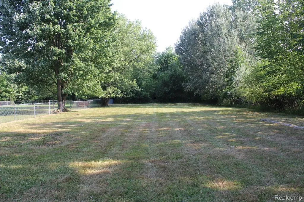 5104 Esta Drive Genesee Charter Township MI 48506