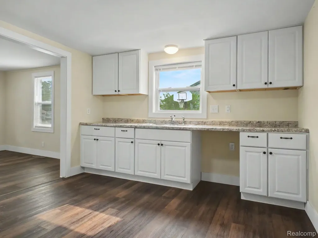 5104 Esta Drive Genesee Charter Township MI 48506