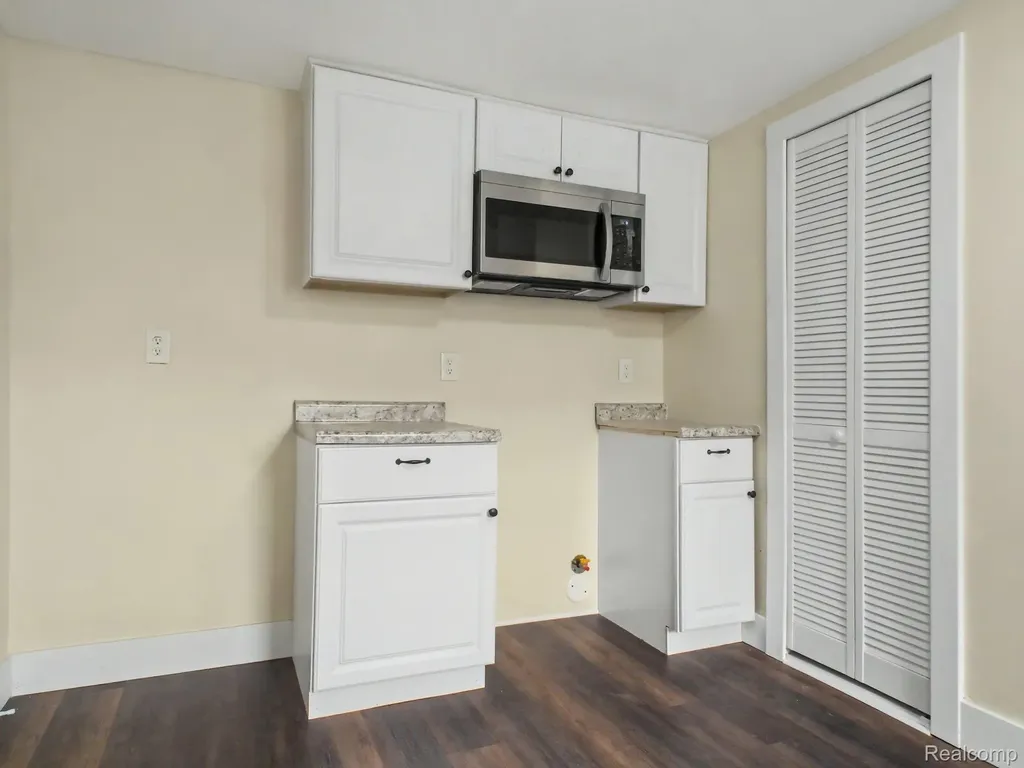 5104 Esta Drive Genesee Charter Township MI 48506