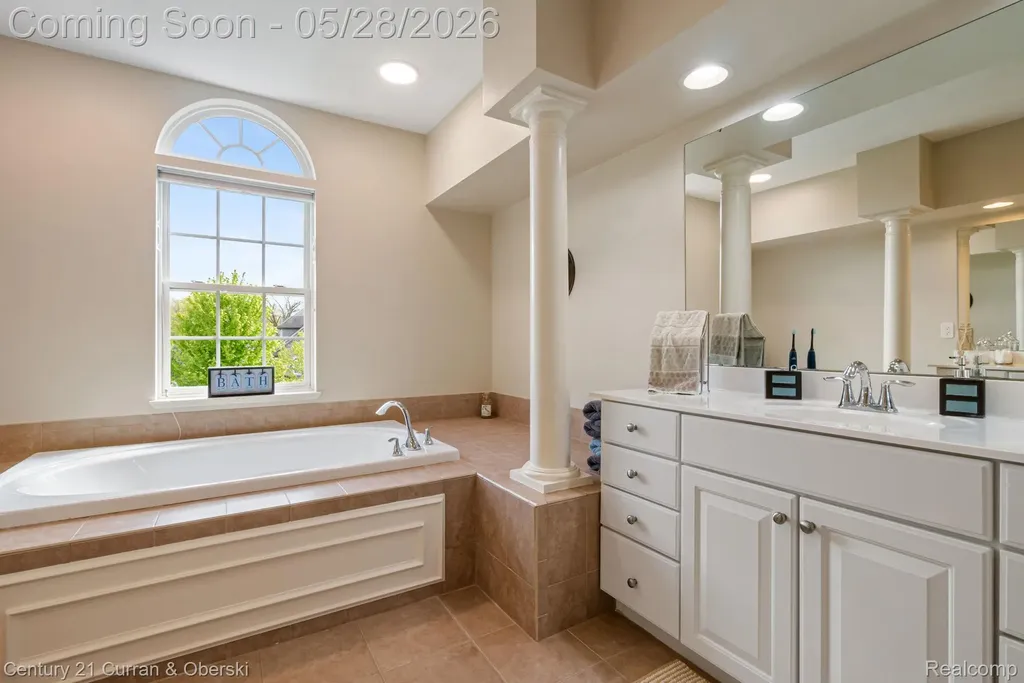 23498 Prescott Lane W Lyon Charter Township MI 48178