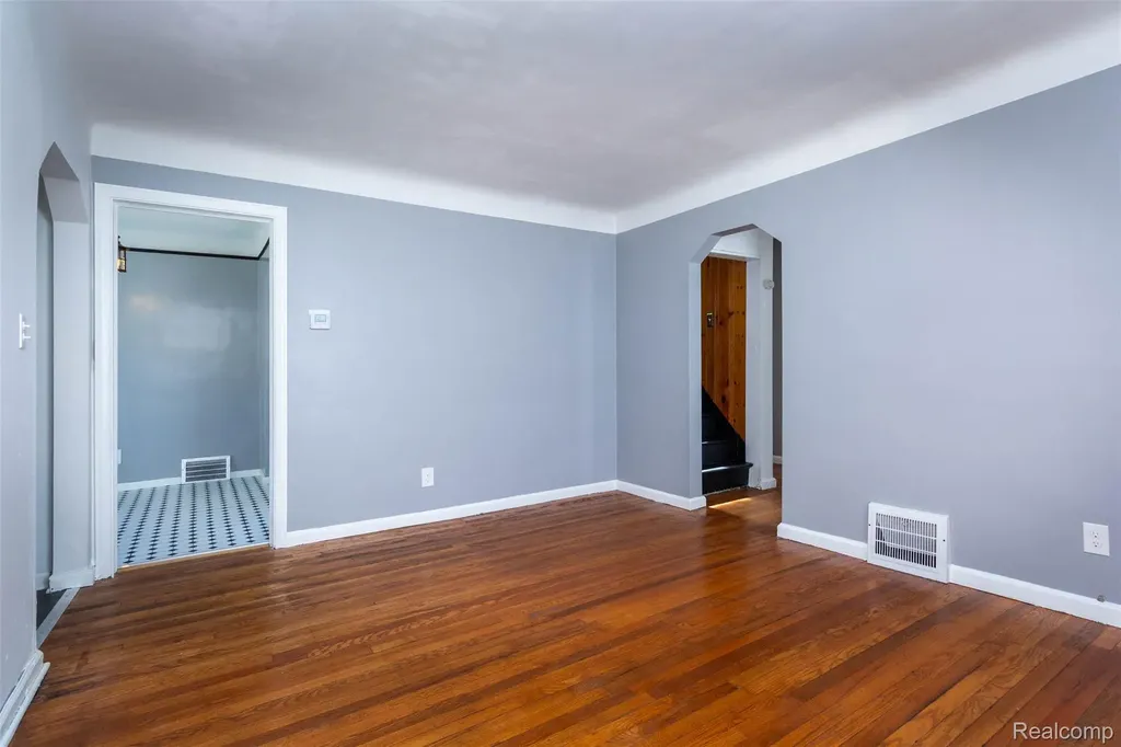 18948 Kenosha Street Harper Woods City MI 48225