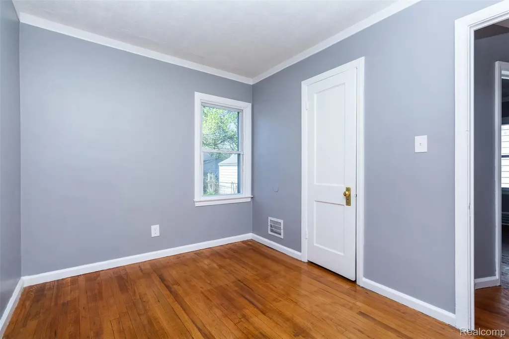 18948 Kenosha Street Harper Woods City MI 48225