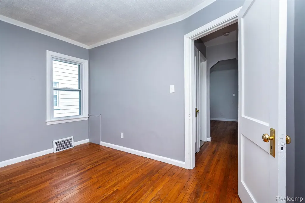 18948 Kenosha Street Harper Woods City MI 48225